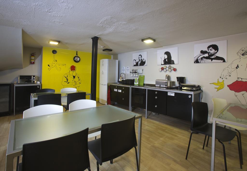 Corner Hostel Вроцлав Экстерьер фото
